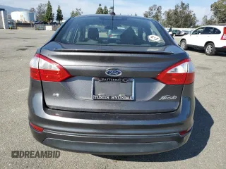 2019 Ford Fiesta SE z VIN 3FADP4BJ4KM106189, wystawiony jako Copart lot #57913315 z przebiegiem Nie podano mil oraz Szkoda całkowita • Salvage title. Historia ofert i sprzedaży dostępna na DreamBid. Obrazek 6.