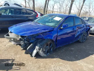 2023 Hyundai Elantra SEL z VIN KMHLM4AG3PU593422, wystawiony jako IAAI lot #41742184 z przebiegiem 17 631 mil mil oraz . Historia ofert i sprzedaży dostępna na DreamBid. Obrazek 2.