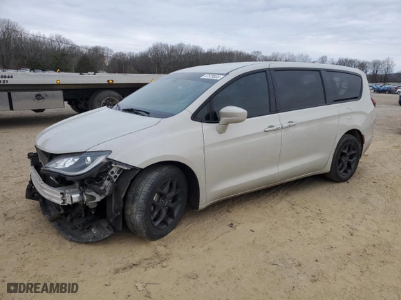 2020 Chrysler Pacifica Touring with VIN 2C4RC1FG4LR236024, listed as a Copart auction lot 47575535 with 164,637 mi miles and Salvage Title. Bid and sale history available at carsss.com. Image 1.
