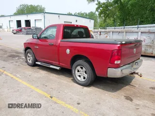 2010 Dodge 1500 ST z VIN 3D7JB1EPXAG111152, wystawiony jako IAAI lot #42423866 z przebiegiem 186 107 mil mil oraz . Historia ofert i sprzedaży dostępna na DreamBid. Obrazek 3.