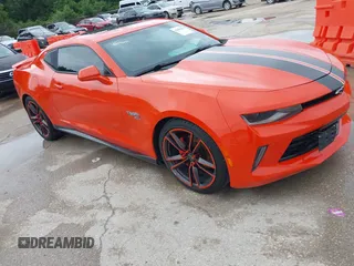 2018 Chevrolet Camaro 2LT z VIN 1G1FD1RS5J0160524, wystawiony jako IAAI lot #42490687 z przebiegiem 78 773 mil mil oraz . Historia ofert i sprzedaży dostępna na DreamBid. Obrazek 1.