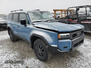 2025 Toyota Land Cruiser 1958 Edition z VIN JTEABFAJ3SK028208, wystawiony jako Copart lot #44599365 z przebiegiem 1 873 mil mil oraz Szkoda całkowita • Salvage title. Historia ofert i sprzedaży dostępna na DreamBid. Obrazek 4.