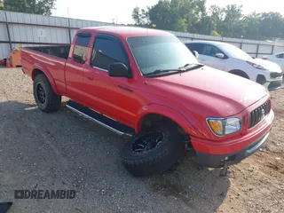 2002 Toyota Tacoma PreRunner z VIN 5TESN92N42Z111600, wystawiony jako IAAI lot #40132720 z przebiegiem 214 666 mil mil oraz . Historia ofert i sprzedaży dostępna na DreamBid. Obrazek 1.