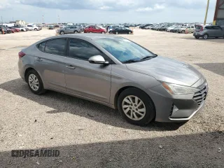 2020 Hyundai Elantra SE z VIN KMHD74LF4LU949239, wystawiony jako Copart lot #55599705 z przebiegiem 88 744 mil mil oraz Czysty tytuł • Clean title. Historia ofert i sprzedaży dostępna na DreamBid. Obrazek 4.