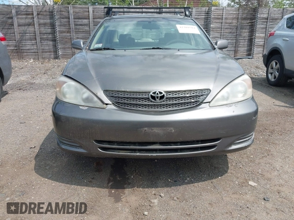 2002 Toyota Camry LE z VIN JTDBE32KX20070778, wystawiony jako IAAI lot #42389584 z przebiegiem 278 070 mil mil oraz . Historia ofert i sprzedaży dostępna na DreamBid. Obrazek 6.