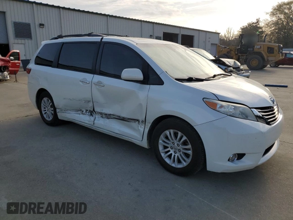 2015 Toyota Sienna XLE z VIN 5TDYK3DC2FS554374, wystawiony jako Copart lot #49789715 z przebiegiem 225 526 mil mil oraz Szkoda całkowita • Salvage title. Historia ofert i sprzedaży dostępna na DreamBid. Obrazek 4.