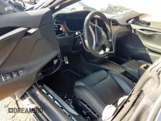 2019 Tesla Model S 100D z VIN 5YJSA1E47KF341410, wystawiony jako Copart lot #58707445 z przebiegiem Nie podano mil oraz Szkoda całkowita • Salvage title. Historia ofert i sprzedaży dostępna na DreamBid. Obrazek 8.