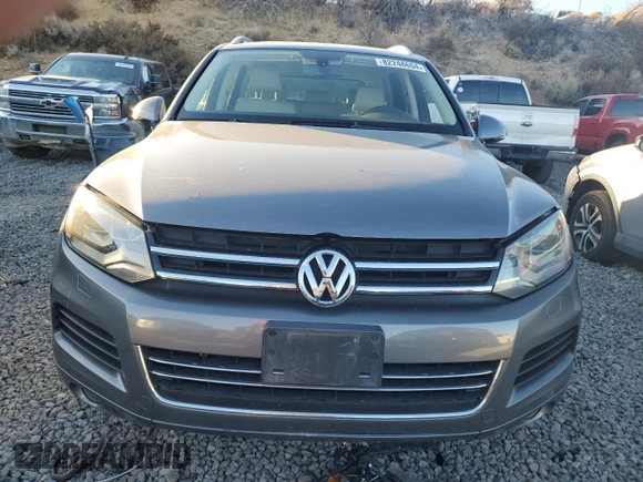 2013 Volkswagen Touareg Lux with VIN WVGEF9BPXDD002285, listed as a Copart auction lot 82248604 with 150,780 mi miles and Salvage Title. Bid and sale history available at DreamBid. Image 5.