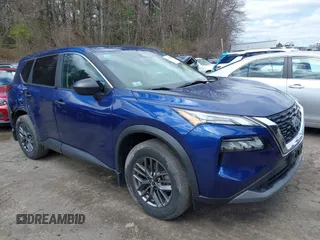 2023 Nissan Rogue S z VIN 5N1BT3AB6PC771505, wystawiony jako IAAI lot #42005997 z przebiegiem 54 920 mil mil oraz . Historia ofert i sprzedaży dostępna na DreamBid. Obrazek 1.