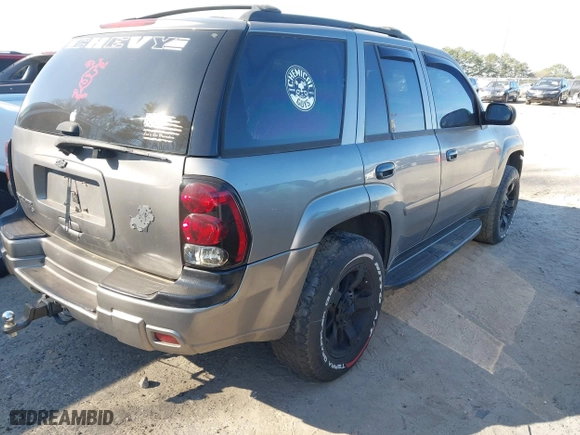 2008 Chevrolet TrailBlazer LT w/1LT with VIN 1GNDS13S882204731, listed as a IAAI auction lot 41702038 with 214,323 mi miles. Bid and sale history available at carsss.com. Image 4.