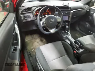 2014 Scion tC z VIN JTKJF5C71E3072025, wystawiony jako Copart lot #51967285 z przebiegiem 187 091 mil mil oraz Szkody całkowita. Historia ofert i sprzedaży dostępna na DreamBid. Obrazek 8.