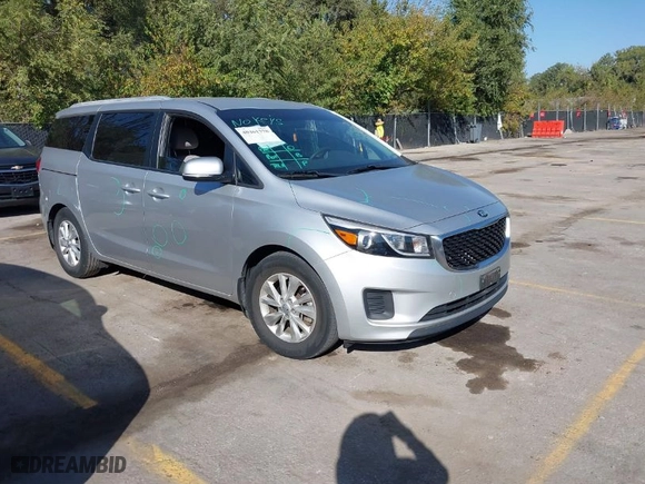 2015 Kia Sedona LX with VIN KNDMB5C17F6041454, listed as a IAAI auction lot 40461378 with 58,935 mi miles. Bid and sale history available at carsss.com. Image 1.