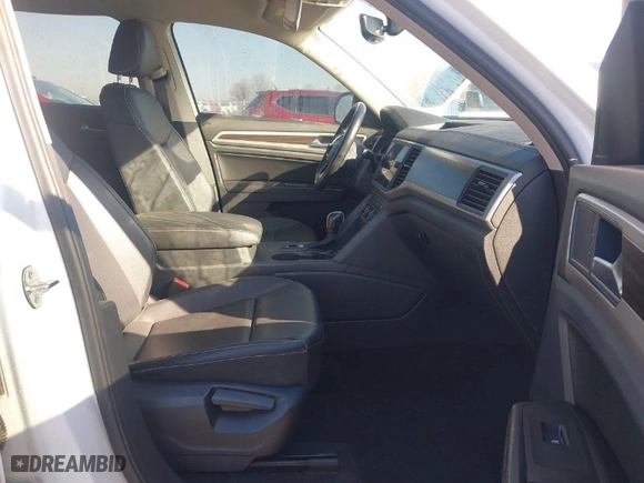 2021 Volkswagen Atlas 3.6L V6 SE w/Technology with VIN 1V2WR2CA4MC514968, listed as a IAAI auction lot 41414547 with 133,946 mi miles. Bid and sale history available at carsss.com. Image 5.