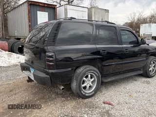 2002 GMC Yukon SLE z VIN 1GKEC13Z62R254487, wystawiony jako Copart lot #47266555 z przebiegiem 281 876 mil mil oraz Czysty tytuł • Clean title. Historia ofert i sprzedaży dostępna na DreamBid. Obrazek 4.