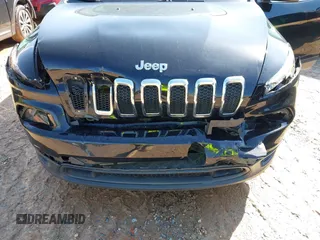 2018 Jeep Cherokee Latitude Plus with VIN 1C4PJLLB5JD584433, listed as a IAAI auction lot 41982764 with 95,730 mi miles. Bid and sale history available at carsss.com. Image 6.