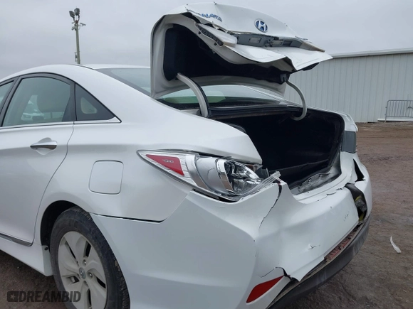 2015 Hyundai Sonata Hybrid Limited with VIN KMHEC4A44FA132151, listed as a IAAI auction lot 41497863 with 88,778 mi miles. Bid and sale history available at carsss.com. Image 6.