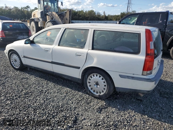 2001 Volvo V70 with VIN YV1SW58D311007249, listed as a Copart auction lot 77267834 with 0 mi miles and Salvage Title. Bid and sale history available at carsss.com. Image 2.