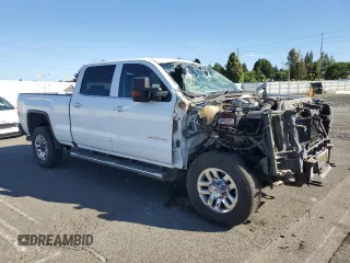 2018 GMC Sierra 2500HD Denali with VIN 1GT12SEY1JF110451, listed as a Copart auction lot 69333874 with 137,760 mi miles and Salvage Title. Bid and sale history available at carsss.com. Image 4.
