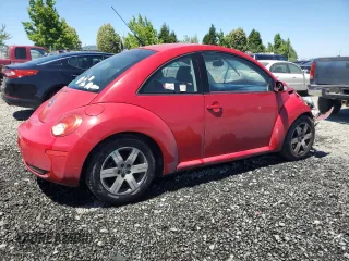 2006 Volkswagen New Beetle Coupe with VIN 3VWRG31CX6M417819, listed as a Copart auction lot 61527184 with 199,833 mi miles and Salvage Title. Bid and sale history available at carsss.com. Image 3.