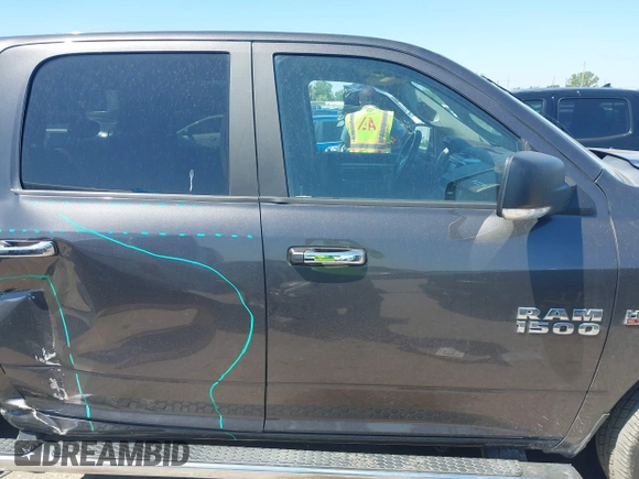 2018 Ram 1500 Big Horn z VIN 3C6RR7LT8JG140135, wystawiony jako IAAI lot #41984362 z przebiegiem 161 584 mil mil oraz . Historia ofert i sprzedaży dostępna na DreamBid. Obrazek 13.