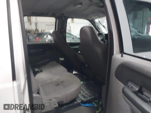2006 Ford F-250 XL z VIN 1FTSW21556EC56627, wystawiony jako IAAI lot #41587563 z przebiegiem 201 723 mil mil oraz . Historia ofert i sprzedaży dostępna na DreamBid. Obrazek 8.