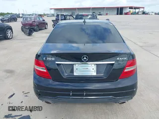 2013 Mercedes-Benz C 300 Sport с VIN WDDGF8AB0DR296995, выставлен на аукционе IAAI как лот 42663030 с пробегом 140 805 миль миль и . История ставок и продаж доступна на DreamBid. Изображение 17.