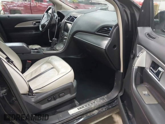 2014 Lincoln MKX with VIN 2LMDJ8JK4EBL16245, listed as a IAAI auction lot 42137824 with 184,479 mi miles. Bid and sale history available at carsss.com. Image 5.