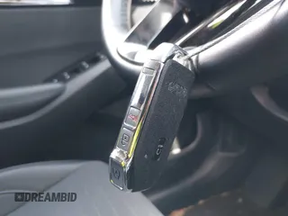 2023 Kia Seltos S z VIN KNDEU2AA7P7457600, wystawiony jako IAAI lot #42238448 z przebiegiem 21 074 mil mil oraz . Historia ofert i sprzedaży dostępna na DreamBid. Obrazek 11.