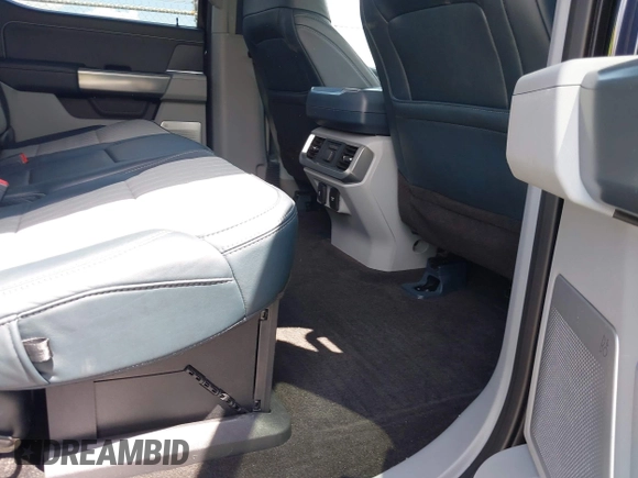 2021 Ford F-150 XL z VIN 1FTFW1ED5MFA85060, wystawiony jako IAAI lot #42240727 z przebiegiem 150 378 mil mil oraz . Historia ofert i sprzedaży dostępna na DreamBid. Obrazek 8.