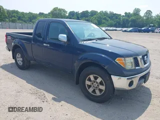 2006 Nissan Frontier SE z VIN 1N6AD06U36C423579, wystawiony jako IAAI lot #42412308 z przebiegiem 156 476 mil mil oraz . Historia ofert i sprzedaży dostępna na DreamBid. Obrazek 1.