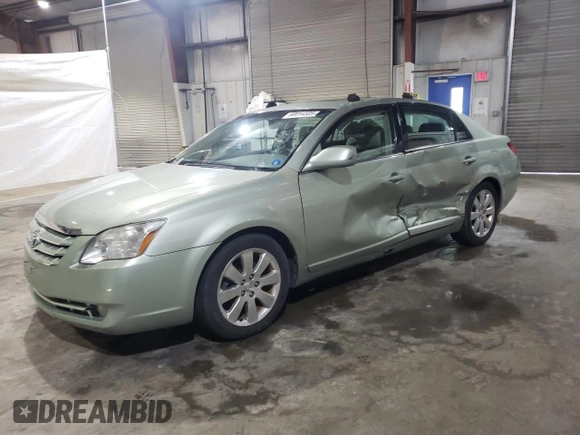 2006 Toyota Avalon XL z VIN 4T1BK36B46U090893, wystawiony jako Copart lot #60064325 z przebiegiem 142 546 mil mil oraz Czysty tytuł • Clean title. Historia ofert i sprzedaży dostępna na DreamBid. Obrazek 1.