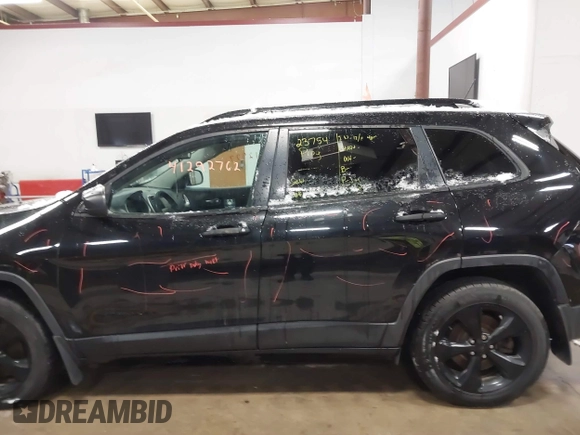 2017 Jeep Cherokee Altitude with VIN 1C4PJMAS4HW542682, listed as a IAAI auction lot 41292762 with 171,507 mi miles and . Bid and sale history available at DreamBid. Image 15.