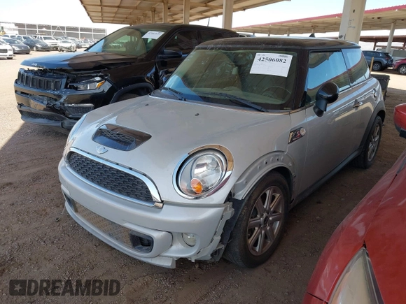 2011 MINI Hardtop S с VIN WMWSV3C56BTY15109, выставлен на аукционе IAAI как лот 42506082 с пробегом 93 443 миль миль и . История ставок и продаж доступна на DreamBid. Изображение 2.