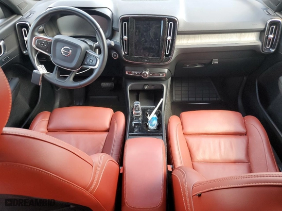 2019 Volvo XC40 Inscription with VIN YV4162UL6K2146605, listed as a Copart auction lot 73954724 with 0 mi miles and Salvage Title. Bid and sale history available at carsss.com. Image 8.