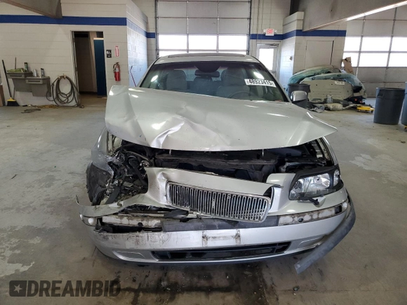2004 Volvo V70 with VIN YV1SW59VX42427080, listed as a Copart auction lot 48923415 with 180,212 mi miles and Salvage Title. Bid and sale history available at carsss.com. Image 5.