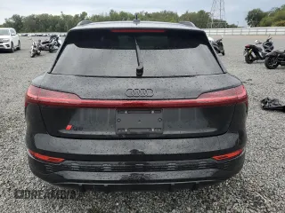 2024 Audi Q8 e-tron Prestige z VIN WA16ABGE0RB007398, wystawiony jako Copart lot #74084044 z przebiegiem Nie podano mil oraz Nie do naprawy. Historia ofert i sprzedaży dostępna na DreamBid. Obrazek 6.