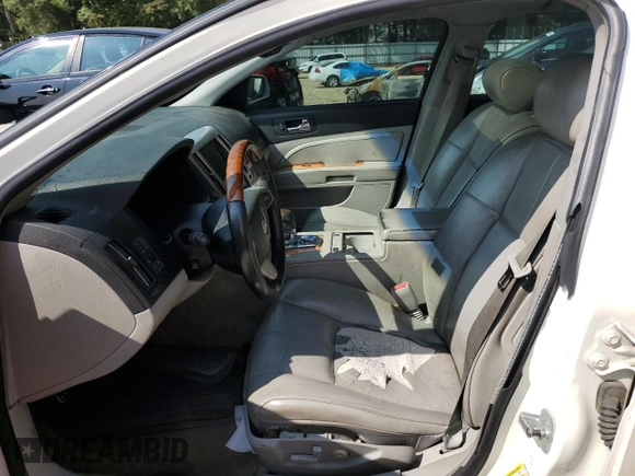 2008 Cadillac STS RWD z VIN 1G6DZ67A880189536, wystawiony jako Copart lot #71026144 z przebiegiem 178 958 mil mil oraz Szkoda całkowita • Salvage title. Historia ofert i sprzedaży dostępna na DreamBid. Obrazek 7.
