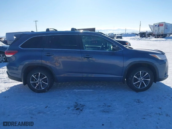 2018 Toyota Highlander SE with VIN 5TDJZRFH7JS867633, listed as a IAAI auction lot 41563063 with 129,190 mi miles. Bid and sale history available at carsss.com. Image 13.