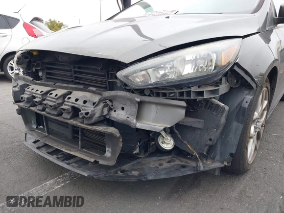 2015 Ford Focus SE with VIN 1FADP3K27FL387012, listed as a IAAI auction lot 42100945 with 85,588 mi miles. Bid and sale history available at carsss.com. Image 6.