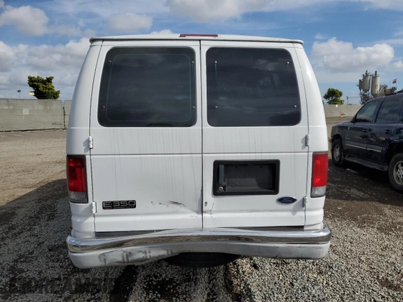 2003 Ford Econoline Passenger XL z VIN 1FBSS31L43HA01742, wystawiony jako Copart lot #48009694 z przebiegiem 150 430 mil mil oraz Szkoda całkowita • Salvage title. Historia ofert i sprzedaży dostępna na DreamBid. Obrazek 6.
