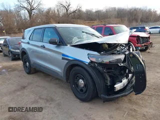 2023 Ford Police Interceptor Utility z VIN 1FM5K8AB9PGA62816, wystawiony jako IAAI lot #38340356 z przebiegiem 25 mil mil oraz . Historia ofert i sprzedaży dostępna na DreamBid. Obrazek 1.