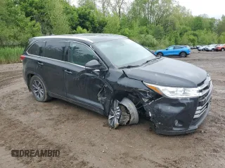 2017 Toyota Highlander XLE with VIN 5TDJZRFH0HS461378, listed as a Copart auction lot 57614885 with 69,240 mi miles and Salvage title. Bid and sale history available at DreamBid. Image 4.