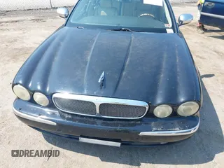 2007 Jaguar XJ Vanden Plas z VIN SAJWA82B87SH13560, wystawiony jako IAAI lot #42502145 z przebiegiem 211 075 mil mil oraz . Historia ofert i sprzedaży dostępna na DreamBid. Obrazek 10.