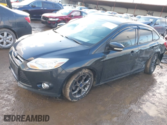 2013 Ford Focus SE z VIN 1FADP3F27DL342384, wystawiony jako IAAI lot #41474290 z przebiegiem 125 664 mil mil oraz . Historia ofert i sprzedaży dostępna na DreamBid. Obrazek 2.