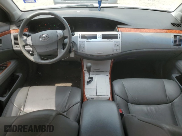 2005 Toyota Avalon XL z VIN 4T1BK36B55U019491, wystawiony jako Copart lot #50530335 z przebiegiem 111 698 mil mil oraz Szkoda całkowita • Salvage title. Historia ofert i sprzedaży dostępna na DreamBid. Obrazek 8.
