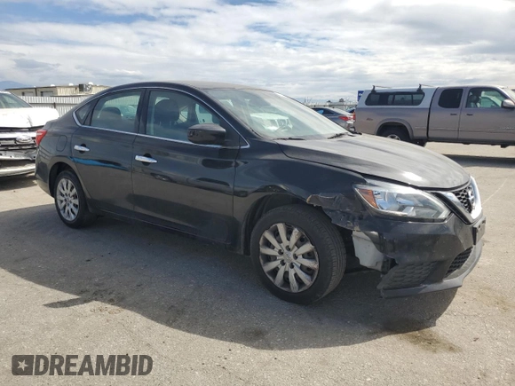 2018 Nissan Sentra S z VIN 3N1AB7AP1JY241045, wystawiony jako Copart lot #48457365 z przebiegiem 137 867 mil mil oraz Szkoda całkowita • Salvage title. Historia ofert i sprzedaży dostępna na DreamBid. Obrazek 4.