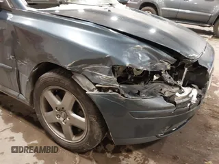 2005 Volvo V50 with VIN YV1MJ682852096117, listed as a IAAI auction lot 41532856 with 122,262 mi miles. Bid and sale history available at carsss.com. Image 6.