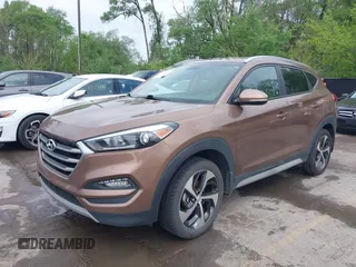 2017 Hyundai Tucson Value z VIN KM8J33A29HU389413, wystawiony jako IAAI lot #42098242 z przebiegiem 98 738 mil mil oraz . Historia ofert i sprzedaży dostępna na DreamBid. Obrazek 17.