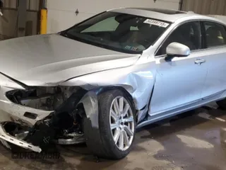 2017 Volvo S90 Inscription with VIN YV1A22ML0H1004127, listed as a Copart auction lot 50399715 with 42,815 mi miles and Salvage Title. Bid and sale history available at carsss.com. Image 1.