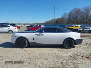 2018 Rolls-Royce Dawn z VIN SCA666D52JU115704, wystawiony jako IAAI lot #41816328 z przebiegiem 41 305 mil mil oraz . Historia ofert i sprzedaży dostępna na DreamBid. Obrazek 15.